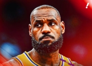 包含比赛局势复杂首场状态出色，切尔西观众沸腾！，詹姆斯重返赛场引发球迷热议的词条